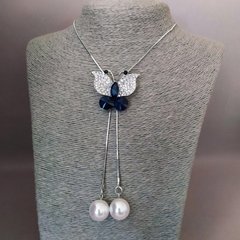 Підвіска-галстук Метелик з синіми кристалами і білими намистинами d-35х43мм L-90см сірий метал купити