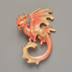 Брошка кулон Дракон рожева та бежева емаль золотистий метал 42х58мм купити біжутерію дешево в інтернеті
