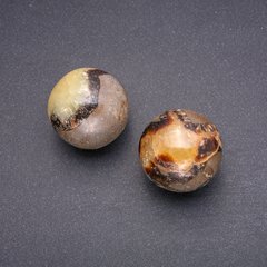 Сувенірна Куля з натурального каменю Септарія (ціна за 100 грам) d-від 5см+- вага від 250г +- купити біжутерію