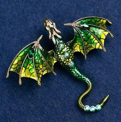 Брошка-кулон "Дракон" зелена емаль з блакитними та зеленими стразами, золотий колір металу 70х63мм +- купити
