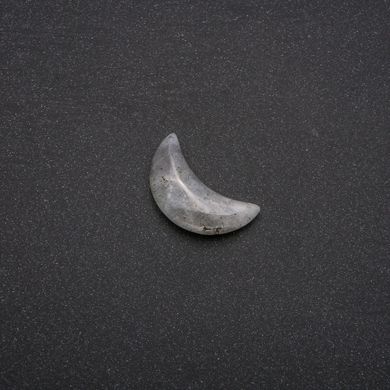 Сувенірний камінь Лабрадор у формі Місяця 16х30х8(+-)мм купити біжутерію дешево в інтернеті