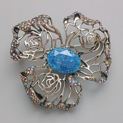 Брошка кулон Квітка синій акваріумний ефект, різнокольорові стрази, золотистий метал 51х51мм купити біжутерію