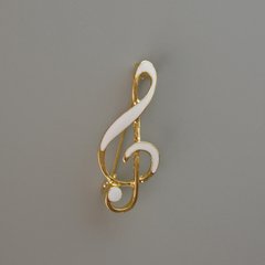 Брошка Скрипковий ключ біла емаль, золотистий метал 38х16мм купити біжутерію дешево в інтернеті