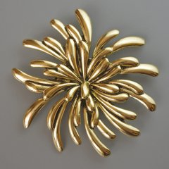 Брошка кулон Квітка Хризантема золотистий метал 75х72мм купити біжутерію дешево в інтернеті