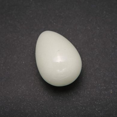 Яйце сувенір з натурального каменю Онікс бірюзове світіння d-35х25+-мм купити біжутерію дешево в інтернеті