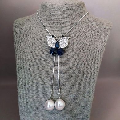 Підвіска-галстук Метелик з синіми кристалами і білими намистинами d-35х43мм L-90см сірий метал купити