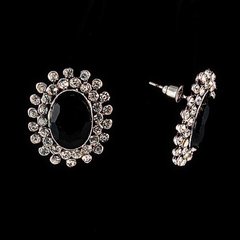 Сережки-пусети в "Англійському стилі" з чорними кристалами в оправі з страз \ під "срібло" \ 25 * 20мм купити