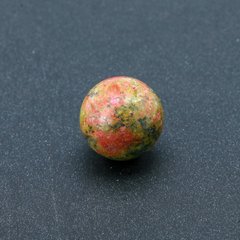 Сувенирный шар из натурального камня Гелиотроп d-20мм+-