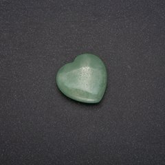 Сувенирный камень Нефрит в форме Сердца 30х30х10(+-)мм