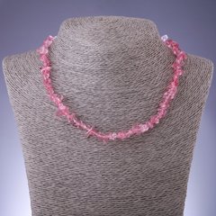 Намиста натуральний камінь Кришталь рожевий крихта d-8мм L-45-50см з подовжувальним ланцюжком купити біжутерію