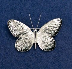 Брошка "Метелик" сіра та чорна емаль, сріблястий колір металу 55х39мм купити біжутерію дешево в інтернеті