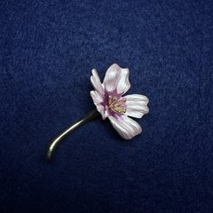 Брошка Квітка Космея рожева емаль, золотистий метал 34х52мм купити біжутерію дешево в інтернеті
