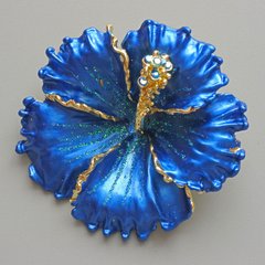 Брошка кулон Квітка Петунія синя матова емаль, сині стрази, зелені блискіткі, золотистий метал 51х51мм купити