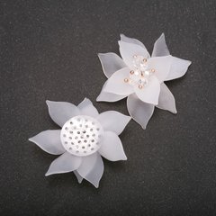 Фурнітура нашивка Квітка Лілії білий акрил d-50 (+ -) мм купити біжутерію дешево в інтернеті