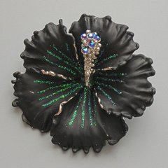 Брошка кулон Квітка Петунія чорна матова емаль, сині стрази, зелені блискітки, сріблястий метал 51х51мм купити
