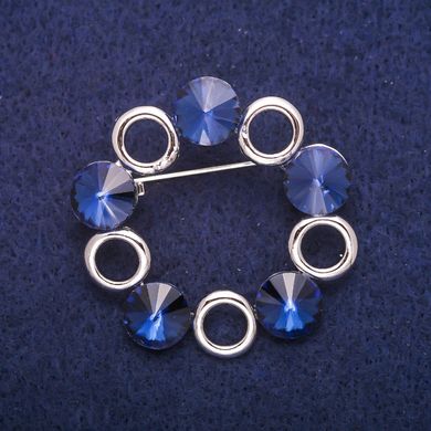 Брошка Акцент з синіми кристалами, сріблястий метал 42мм купити біжутерію дешево в інтернеті