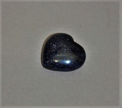 Сувенірний камінь Авантюрин Синій Пісок Ніч Каїра у формі серця 37х40(+-)мм купить бижутерию дешево