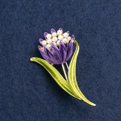 Брошка Квітка Тюльпан емаль фіолетова та зелена , з намистинками, золотистий метал 51х29мм купити біжутерію