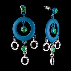 Серьги-пусеты-подвески с зелеными стразами, большими синими кольцами\под "серебро" 55*25мм купить оптом дешево