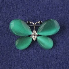Брошка Метелик зелене котяче око, білі стрази, сріблястий метал 25х38мм+- купити біжутерію дешево в інтернеті