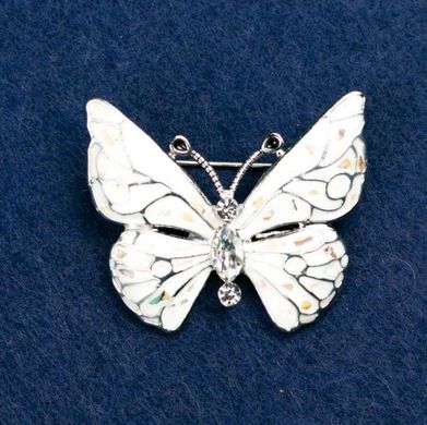 Брошка "Метелик" з білими стразами, емаль білого кольору з халіотісом, сріблястий колір металу 38х31мм купити