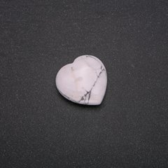 Сувенирный камень Кахолонг в форме Сердца 30х30х10(+-)мм купить оптом дешево в интернет