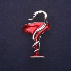 Брошка Чаша зі змією емаль колір червоний 44х21мм сріблястий метал купить бижутерию дешево