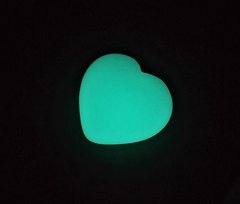 Сувенірний камінь Онікс блакитне світіння у формі серця 37х40 (+-) мм купити біжутерію дешево в інтернеті