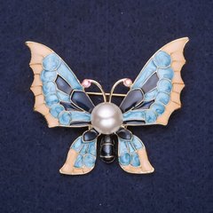 Брошка Метелик з перловою намистиною блакитна і бежева емаль 40х50мм жовтий метал купити біжутерію дешево в