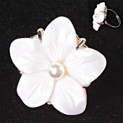 Каблучка без р-р велика квітка біла намистина Перламутр різьблений купити біжутерію дешево в інтернеті