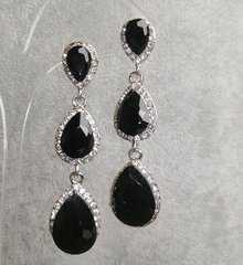 Сережки з чорними кристалами L-6см сірий метал купити біжутерію дешево в інтернеті