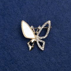 Брошка Метелик золотистий метал, Перламутр і стрази 27мм + - купити біжутерію дешево в інтернеті