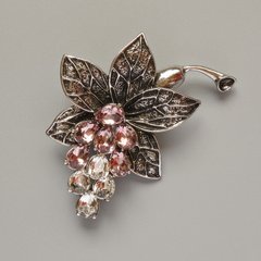 Брошка кулон Квітка білі та рожеві кристали, темно-сріблястий метал 43х60мм купити біжутерію дешево в