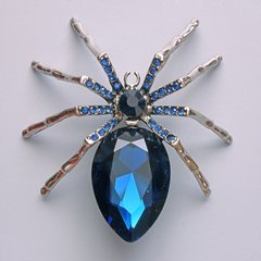 Брошка кулон Павук синій кристал, сині стрази, сріблястий метал 56х64мм купити біжутерію дешево в інтернеті
