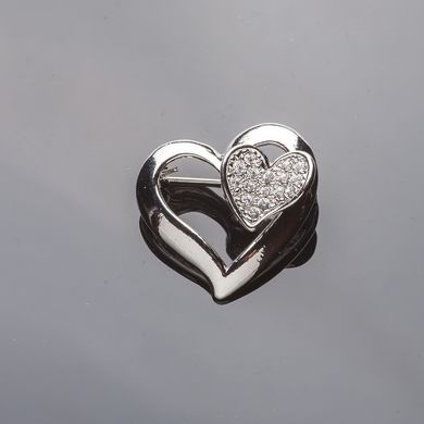 Брошка срібляста "Серця двох" в білих стразах 3 см купити біжутерію дешево в інтернеті