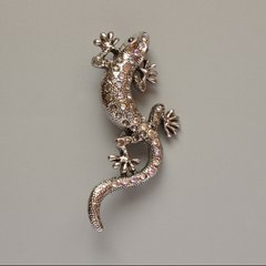 Брошка Ящірка рожеві стрази хамелеон сріблястий метал 29х63мм купити біжутерію дешево в інтернеті