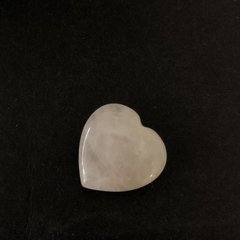 Сувенирный камень Сердце из натурального Розового кварца d-25х25х7мм+-