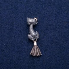 Брошка Котик з емаллю і хвостом пензликом 14х50мм, сріблястий метал купити біжутерію дешево в інтернеті