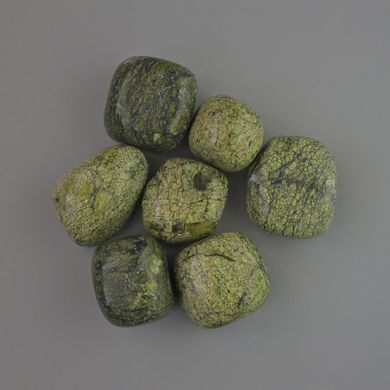 Сувенірний натуральний камінь Змійовик галтівка d-22х20мм (+-) фасовка 100гр купити біжутерію дешево в
