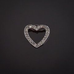 Брошка Серце сріблястий метал і стрази 20х18мм + -