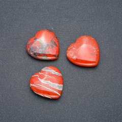 Сувенирный камень Сердце из натуральной Красной яшмы d-25х25х7мм+-