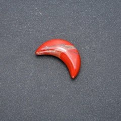 Півмісяць з каменю Яшма червона 12х30х8мм (+-) без отвору купити біжутерію дешево в інтернеті