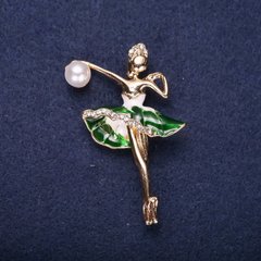 Брошь Балерина зеленая и белая эмаль с жемчужной бусиной 54х37мм желтый металл купить бижутерию дешево