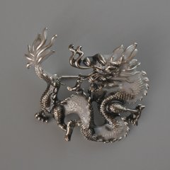Брошка кулон Дракон чорна та сіра емаль, сріблястий метал 44х37мм купити біжутерію дешево в інтернеті