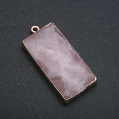 Кулон гранований в золотистій оправі з натурального каменю Рожевий кварц d-45х23мм +- купити біжутерію дешево