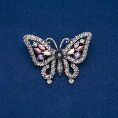 Брошка Метелик т. Золотистий метал, сірі, фіолетові, рожеві і жовті стрази 38х52мм + - купити біжутерію дешево