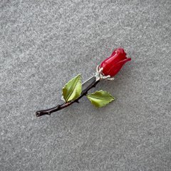 Брошка Троянда червона емаль срібний метал 60х26мм+- купити біжутерію дешево в інтернеті