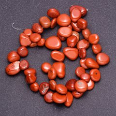 Намистини з натурального каменю Яшма червона галтівка "метелик" d-6-12 (+ -) мм нитка L-39см купити біжутерію