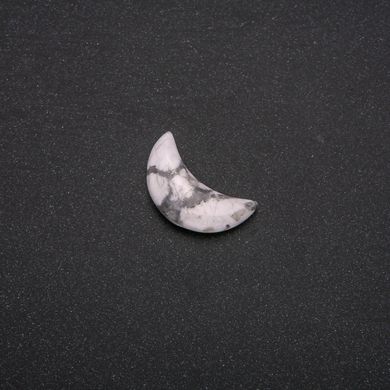 Сувенірний камінь Кахолонг у формі Місяця 16х30х8(+-)мм купити біжутерію дешево в інтернеті