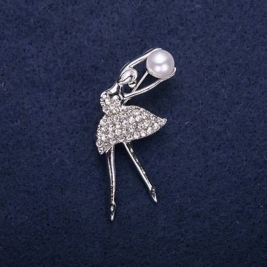 Брошка Балерина з перловою намистиною в білих стразах 36х20мм сріблястий метал купити біжутерію дешево в
